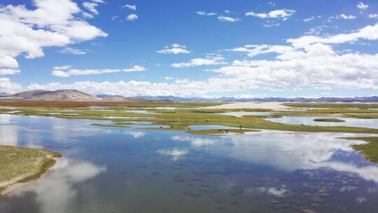 航拍西藏219国道旁的草原湿地视频素材模板下载