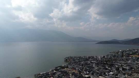 湖畔小镇鸟瞰全景