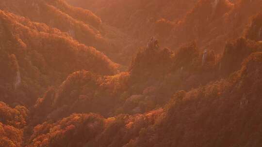 伏牛山群山层峦叠嶂唯美日出