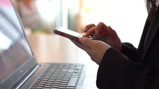 手机上网逛淘宝购物