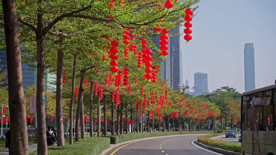 城市新年挂春节红灯笼