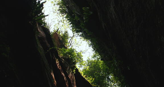 一线天 山洞