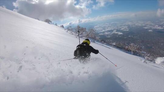 冬季滑雪运动员挑战户外运动视频素材
