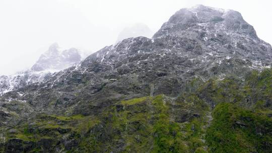 落基山脉表层的积雪