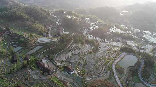 娄底新化紫鹊界梯田春天水满田畴场景原素材