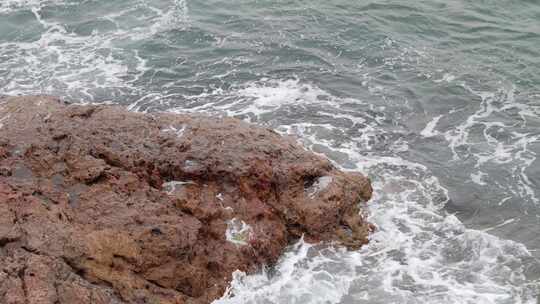 深圳海岸线-大梅沙礁石风起浪涌