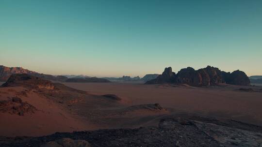 傍晚下的沙漠