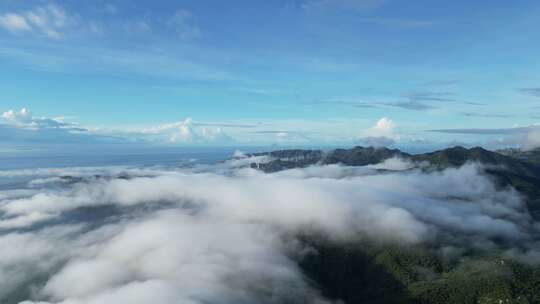 大海岛屿大山云海航拍