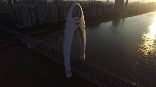 广州夕阳下的猎德大桥视频素材模板下载