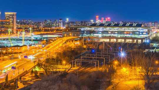 冬季北京朝阳站火车站城市夜景车流交