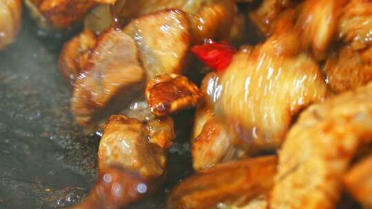 中餐家常菜烹饪白不老豆角炖猪肉锅热气美食