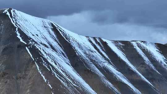 新疆雪山