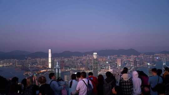 香港太平山山顶公园游客看夜景延时香港风景视频素材模板下载