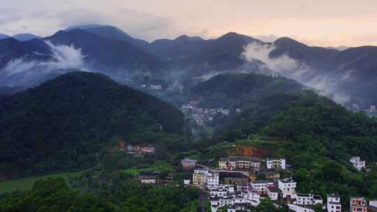 航拍清晨云雾山川山区山村湖泊