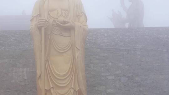 五台山东台雾中的望海寺禅院