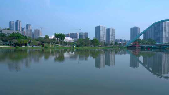广州南沙蕉门河车行桥与城市摩天大楼建筑