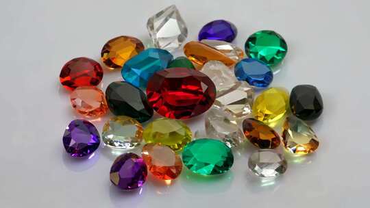 多彩宝石特写