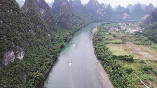 桂林山水烟雨漓江兴坪古镇航拍风光4K