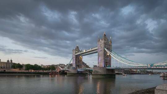 日落时分的伦敦塔桥延时拍摄