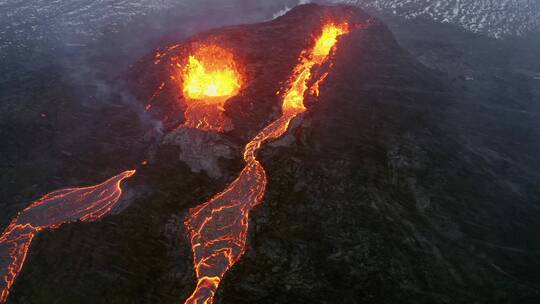 喷发的火山景观视频素材模板下载