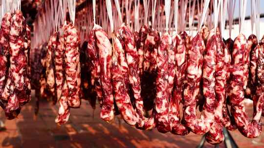 户外晾晒香肠腊肠制作新年春节肉制品年货