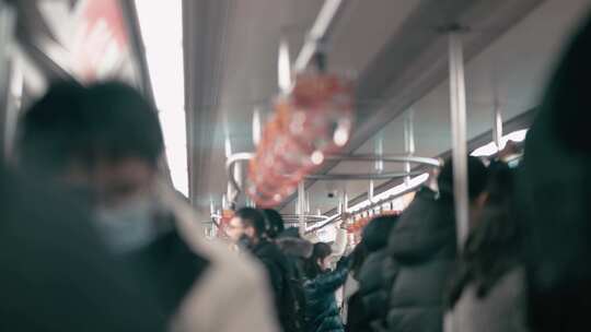 地铁内乘车的人群视频素材模板下载