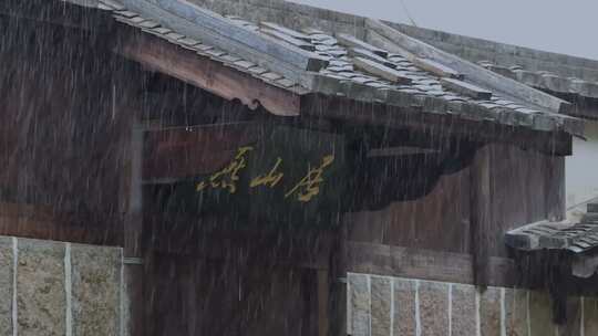 下雨天暴雨雨水大雨雨滴雨景