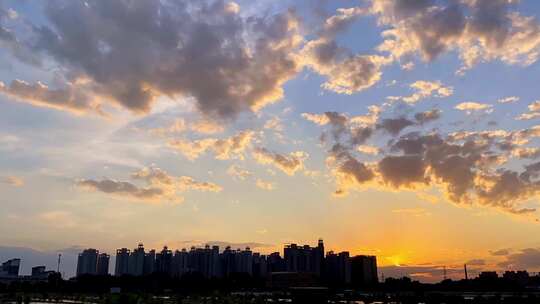 城市太阳落山，夕阳黄昏，时光流逝