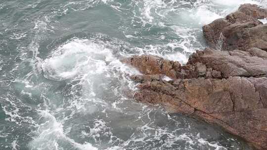 深圳海岸线-大梅沙礁石风起浪涌