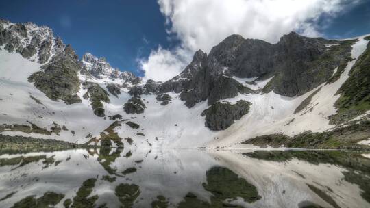 云朵下的雪山湖水视频素材模板下载