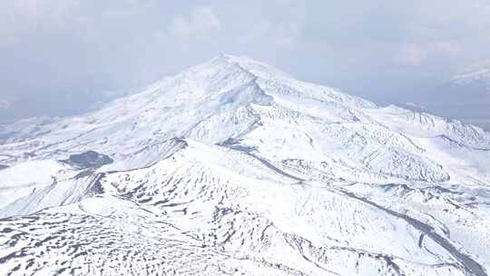 4k航拍冬季雪后青海拉脊山