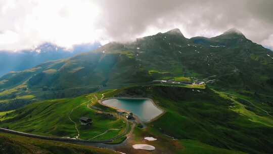 4k航拍瑞士自然风光绿色山脉湖泊