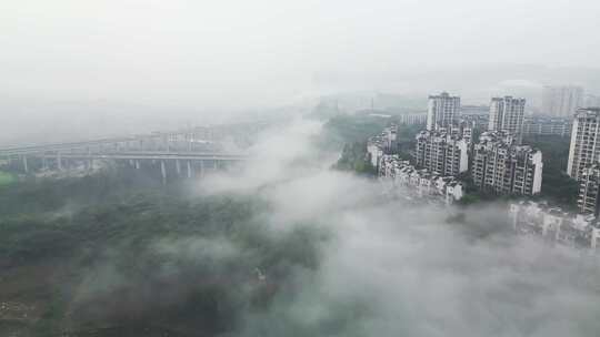 大雾中的城市航拍（重庆北碚）
