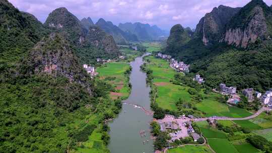 航拍桂林山水遇龙河竹筏