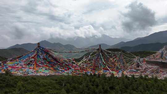 青海航拍经幡旅行雪山草原生态