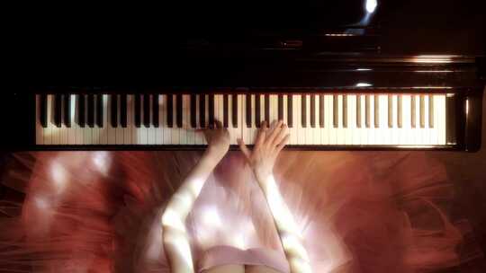 美女弹钢琴美女钢琴演奏肖邦夜曲音乐会视频素材模板下载