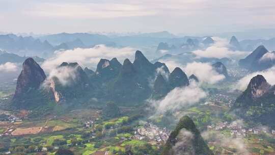 广西桂林漓江阳朔云雾水墨美景