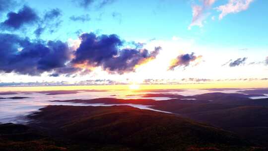 山间云海日出全景