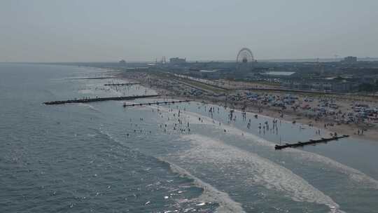 新泽西海洋城挤满了夏季海滩。