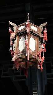 破旧中式古典灯笼特写