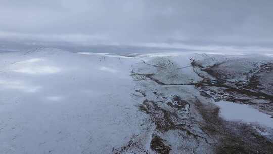 航拍巴颜喀拉山三江源黄河源头青藏高原雪山