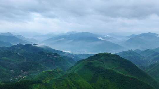 贵州乌蒙大山云雾缭绕