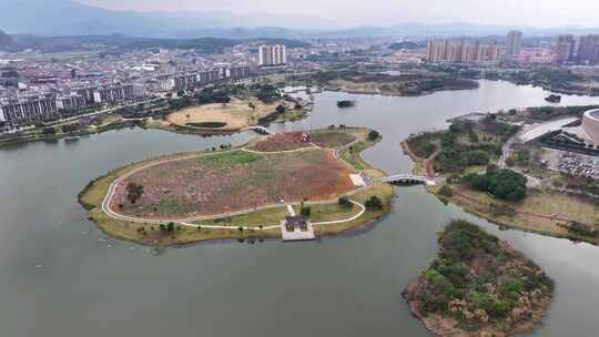 航拍广西贺州爱莲湖公园城市风光