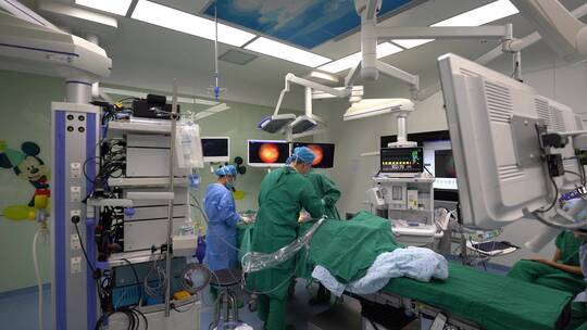 手术室 手术进行中 广角6 4k 30fps视频素材模板下载