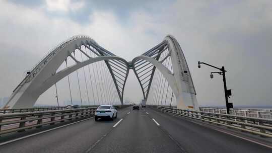 城市马路沿途风景开车第一视角道路公路素材