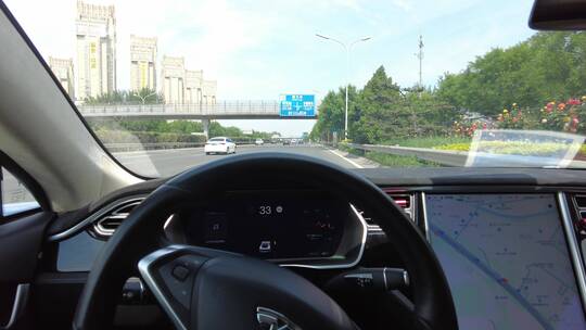北京城市车内第一视角驾驶特斯拉modelS视频素材模板下载