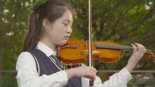 唯美女生户外拉小提琴艺术家优雅练习管弦乐视频素材模板下载