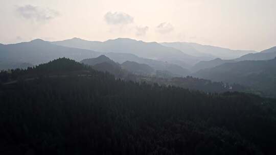 清晨大山森林航拍