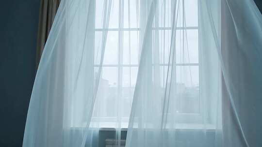 室内窗户白色薄纱窗帘飘动