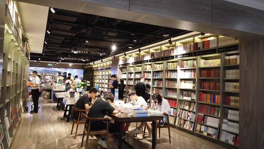 市图书馆、书店、自习室，学生读书现场